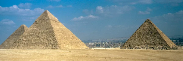 Les grandes pyramides de Gizeh — Photo