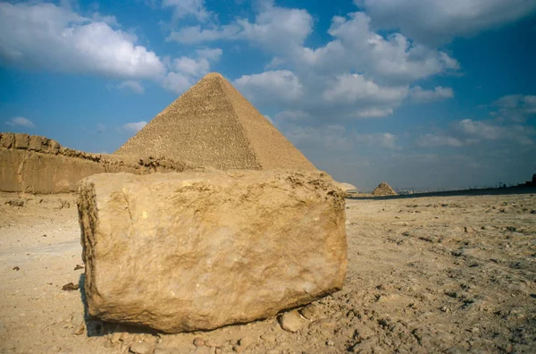 De stora pyramiderna i Giza — Stockfoto