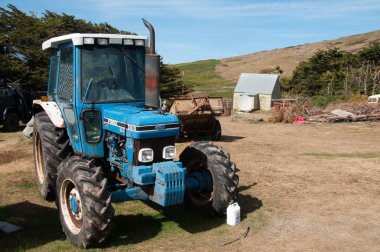 Eski bir Ford Traktör karkas Adası, Falkland Adaları