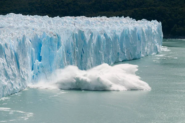 Zimní telení na Ledovec Perito Moreno — Stock fotografie