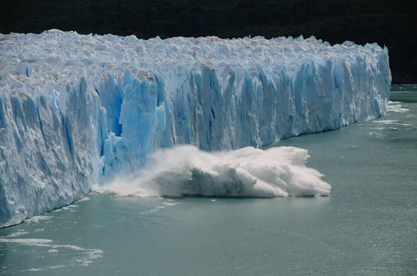 Zimní telení na Ledovec Perito Moreno — Stock fotografie