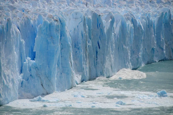 分娩ペリト ・ モレノ氷河の氷 — ストック写真