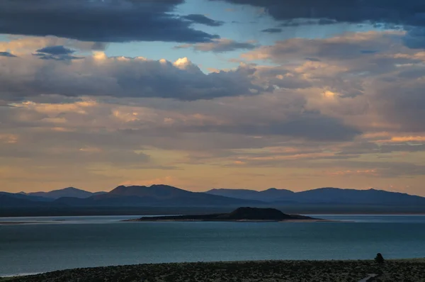 モノ湖の上嵐の空 — ストック写真