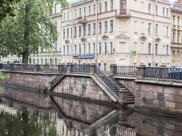 ПЕТЕРБУРГ, 21 августа. Архитектурный комплекс набережной канала Грибоедова . — стоковое фото