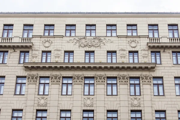 ST. PETERSBURG, RUSIA, 21 de agosto de 2016. Fragmento arquitectónico de una fachada del antiguo edificio histórico — Foto de Stock