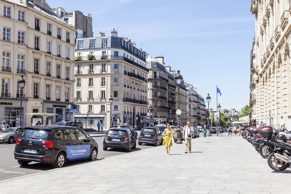 The typical city street with historical building. — Stock Photo, Image