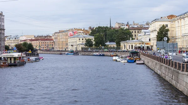 圣彼得堡，俄罗斯，在 2016 年 8 月 21 日。城市的视图。丰坦卡河路堤的建筑群 — 图库照片