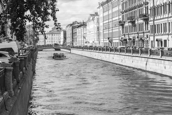 ST. PETERSBURG, RUSIA, 21 de agosto de 2016. Complejo arquitectónico de Griboyedov Canal Embankment . — Foto de Stock