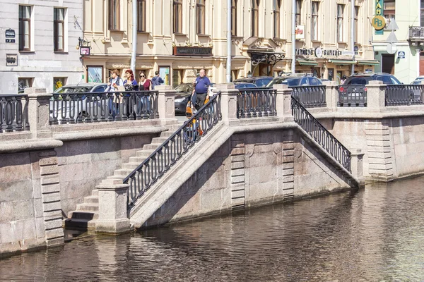 ST. PETERSBURG, RUSSIA, on August 21, 2016. Architectural complex of Griboyedov Canal Embankment. — Stock Photo, Image