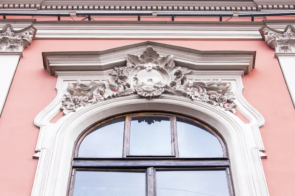 St. Petersburg, Rusko, 21 srpna 2016. výzdoba průčelí historické budovy. — Stock fotografie