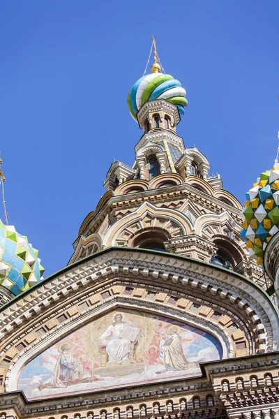 St. Petersburg, Rusland, op 21 augustus 2016. Fragment van de kerk van de Verlosser op het bloed, een van de symbolen van de stad — Stockfoto