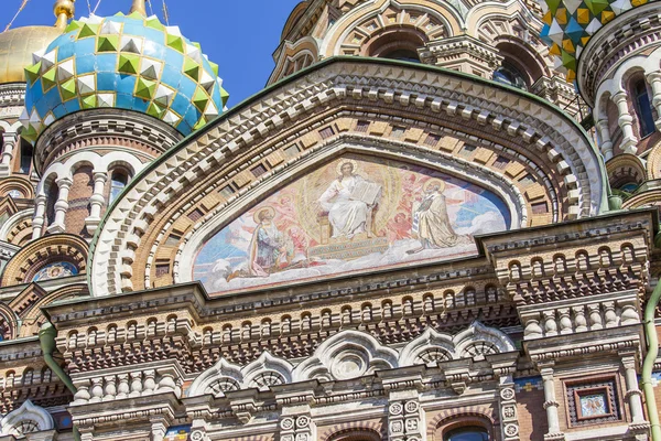 ST. PETERSBURG, RUSSIA, on August 21, 2016. Fragment of Church of the Savior on Blood, one of city symbols — Stock Photo, Image