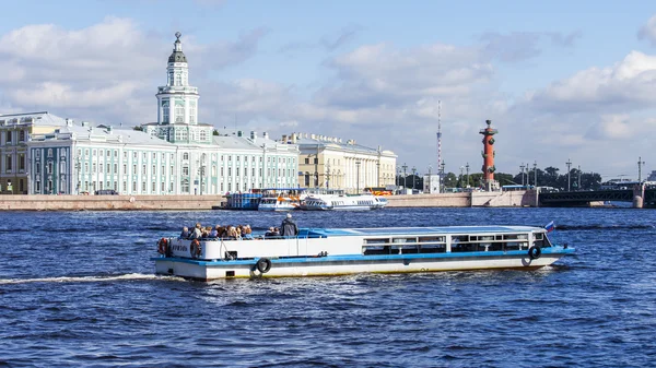 St. Petersburg, Rusland, op 21 augustus 2016. Architecturale complex van Neva Embankment. Gebouw van Kunstkamera — Stockfoto
