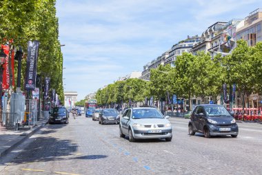 9 Temmuz 2016 üzerinde Paris, Fransa. Champs Elyse - gövde şehir şebeke, Paris sembolü