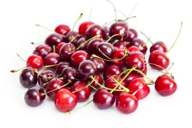 Olgun kırmızı tatlı kiraz bir tablo