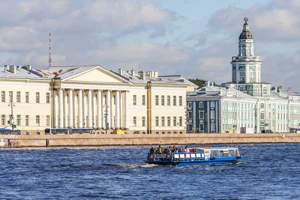 St. Petersburg, Rusko, 21 srpna 2016. Architektonický komplex nábřeží řeky Něvy — Stock fotografie