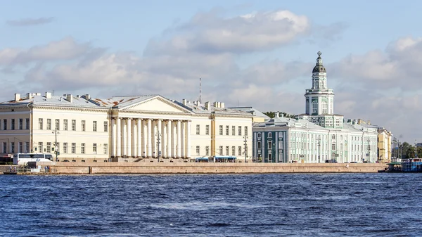 ST. PETERSBURG, RUSIA, 21 de agosto de 2016. Complejo arquitectónico de Neva Embankment —  Fotos de Stock