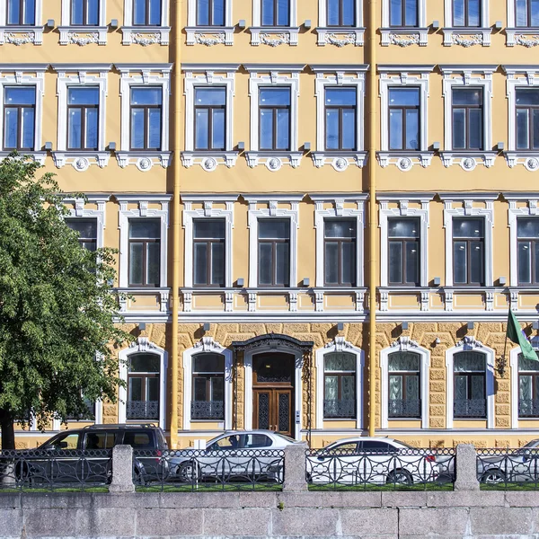 St. Petersburg, Rusland, op 21 augustus 2016. Stedelijke weergave. Architecturale complex van Moika rivier Embankment — Stockfoto