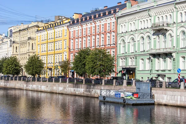 St. Petersburg, Rusland, op 19 augustus 2016. Stedelijke weergave. Architecturale complex van Moika rivier Embankment — Stockfoto