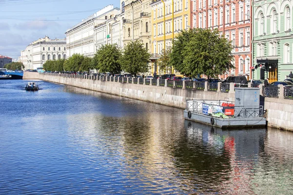 St. Petersburg, Rusland, op 19 augustus 2016. Stedelijke weergave. Architecturale complex van Moika rivier Embankment — Stockfoto