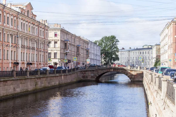 St. Petersburg, Rusland, op 21 augustus 2016. Stedelijke weergave. Architecturale complex van Moika rivier Embankment — Stockfoto