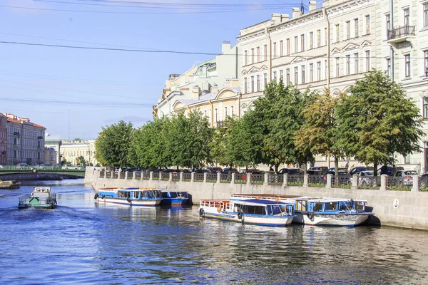 ST. PETERSBURG, RUSIA, 21 de agosto de 2016. Vista urbana. Complejo arquitectónico de Moika River Embankment — Foto de Stock