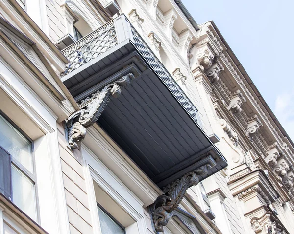 ST. PETERSBURG, RUSSIE, le 19 août 2016. Fragment architectural d'une façade de l'ancien bâtiment — Photo