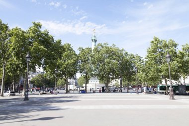 Paris, Fransa, üzerinde 10 Temmuz 2016. Tarihi bina çevresinde tipik bir kentsel görünümü