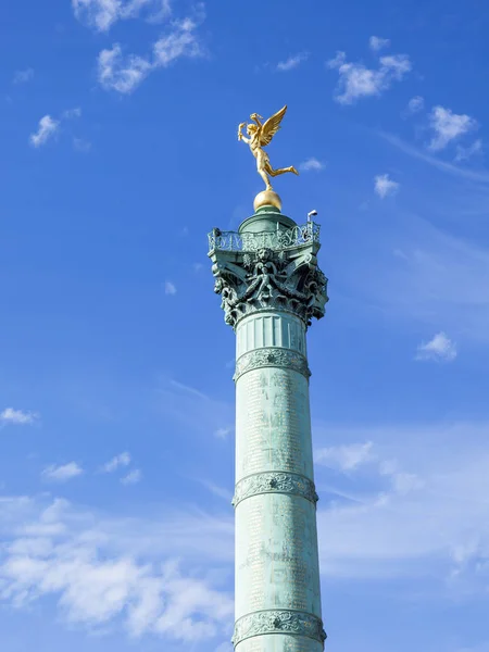 PARIS, FRANÇA, em 9 de julho de 2016. Um monumento na Praça da Bastilha — Fotografia de Stock