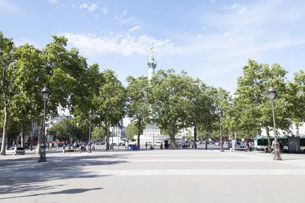 Paris, franz, am 10. juli 2016. ein typischer städtebaulicher anblick rund um das historische gebäude — Stockfoto