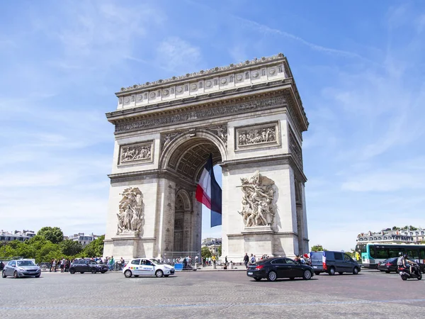PARIS, FRANCE, on JULY 10, 2016. Charles de Gaulle Square, Triumphal arch — Stock Photo, Image