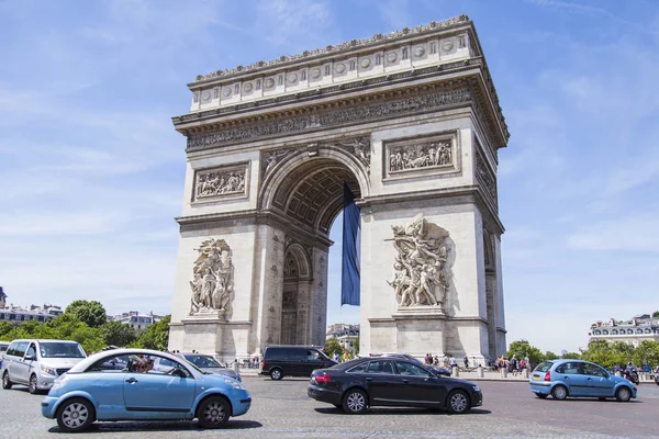 PARIS, FRANCE, on JULY 10, 2016. Charles de Gaulle Square, Triumphal arch — Stock Photo, Image