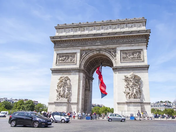 PARIS, FRANCE, on JULY 10, 2016. Charles de Gaulle Square, Triumphal arch — Stock Photo, Image