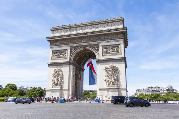 PARIS, FRANCE, on JULY 10, 2016. Charles de Gaulle Square, Triumphal arch — Stock Photo, Image