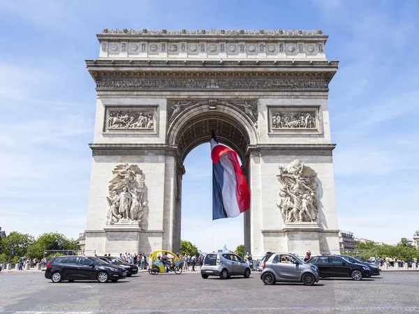 巴黎，法国，在 2016 年 7 月 10 日。查尔斯 · 戴高乐广场凯旋门 — 图库照片