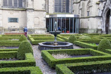 Utrecht, Hollanda, 30 Mart 2016 üzerinde. Utrecht Üniversitesi binasının bahçesinde