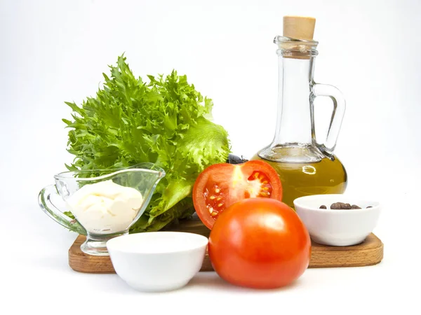 Légumes frais savoureux pour la cuisson de la salade — Photo