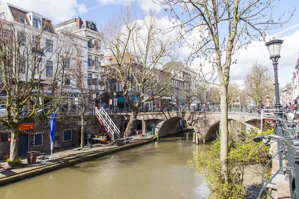 UTRECHT, PAÍSES BAJOS, el 30 de marzo de 2016. Zona del canal . —  Fotos de Stock