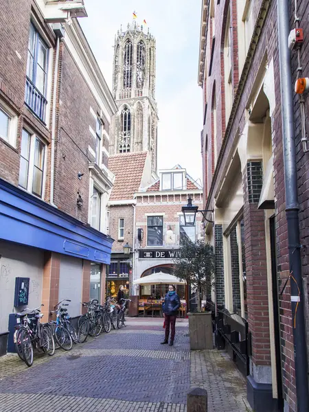 Utrecht, Nederländerna, den 30 mars 2016. Urban Visa. Domkyrkans torn i fjärran — Stockfoto