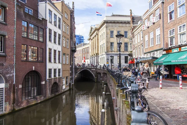 Utrecht, Holandia, 30 sty 2016. Kanał La Manche. Kompleks architektoniczny nasypu kanał. — Zdjęcie stockowe