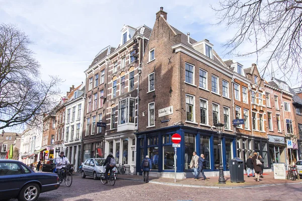 Utrecht, Niederlande, am 30. März 2016. urban view. alte Häuser machen einen attraktiven architektonischen Komplex — Stockfoto