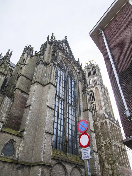Utrecht, Nederland, op 30 maart 2016. Stedelijke weergave. Toren van de kathedraal — Stockfoto