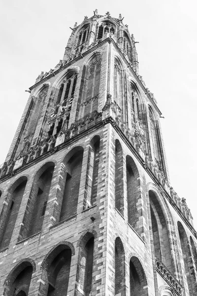 UTRECHT, PAÍSES BAJOS, el 30 de marzo de 2016. Vista urbana. Torre Catedral —  Fotos de Stock