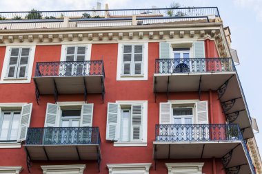  Güzel, Fransa, 6 Ocak 2017. Şehir mimarisinin tipik ayrıntıları