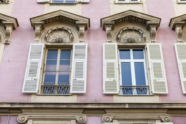 NICE, FRANÇA, em 6 de janeiro de 2017. Detalhes típicos da arquitetura da cidade — Fotografia de Stock