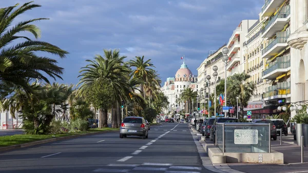 NICE, FRANCE, on JANUARY 6, 2017. Promenade des Anglais - the main embankment of the world, one of the most beautiful in the world — Stock Photo, Image