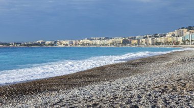 Güzel, Fransa, üzerinde 9 Ocak 2017. Gün batımı Promenade des Anglais - en güzel şehirlerden ana dolgu bilir dünya ve şehir çakıl plajı