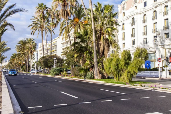 NICE, FRANCE, on JANUARY 6, 2017. Promenade des Anglais - the main embankment of the world, one of the most beautiful in the world — Stock Photo, Image