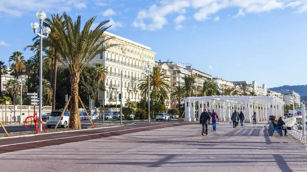 NICE, FRANCE, on JANUARY 6, 2017. Promenade des Anglais - the main embankment of the world, one of the most beautiful in the world — Stock Photo, Image
