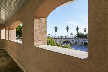  Antibes, Fransa, 7 Ocak 2017. Şehir sokak bilir